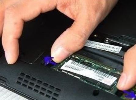 笔记本内存条怎么装?手把手教你笔记本内存安装方法